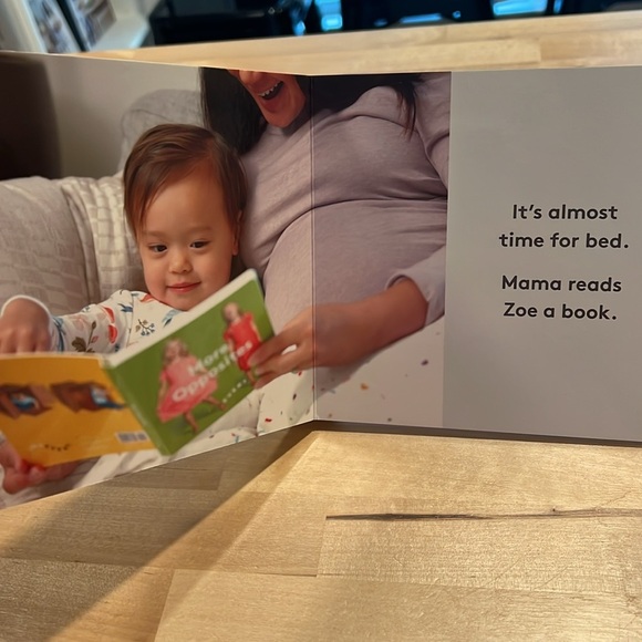 UEC LOVEVERY HARD BOARD BOOK - BEDTIME FOR ZOE - Picture 3 of 5